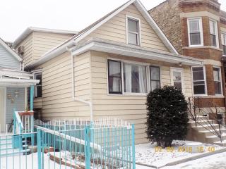 1737 Pulaski Rd, Chicago IL  60639-4913 exterior