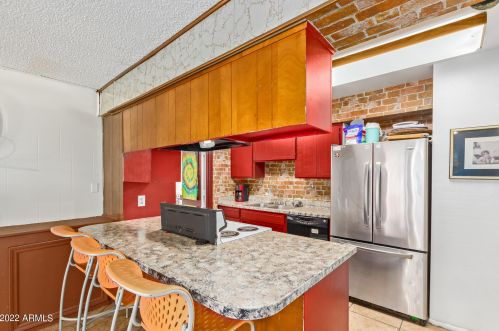 3340 Desert Cv Ave, Phoenix AZ 85028-3514 exterior