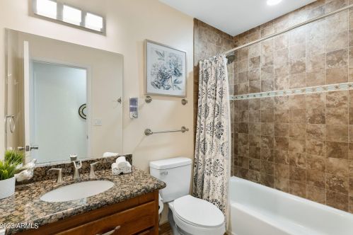 11641 23rd St, Phoenix AZ 85028-1705 exterior