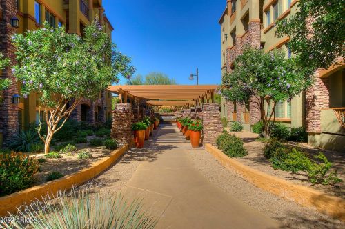 5450 Deer Valley Dr, Phoenix AZ  85054-8118 exterior