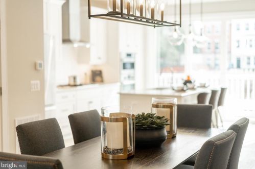 10260 Grosvenor Pl, Rockville MD 20852 exterior