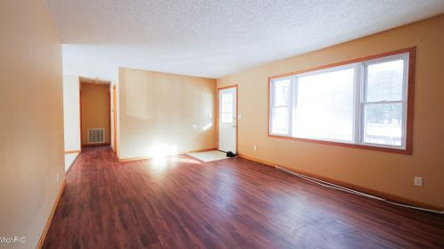 2822 Marquette Ave, Meskegon MI 49442-1370 exterior