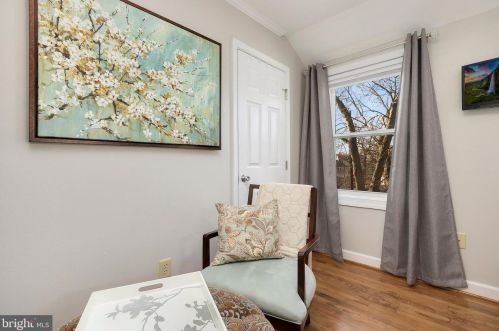 5849 Monticello Rd, Alexandria VA 22303-1301 exterior