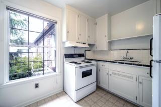 2411 42nd Ave, Seattle WA  98112-2547 exterior