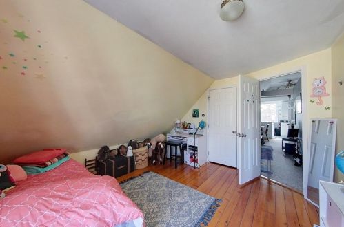 9 Lincoln St, Middletown RI 02840-2628 exterior