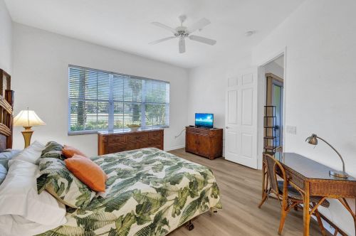 4522 Cardinal Cove Ln, Naples FL 34114-9487 exterior