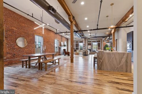 220 Prince St, Lancaster PA 17603-5878 exterior