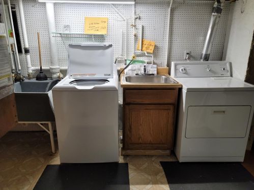 5829 Honey Crk Dr, Milwaukee WI 53221-4017 exterior