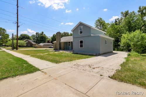 423 Superior St, Wayland MI  49348-1145 exterior