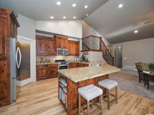 2161 Lorita Way, Sandy UT 84093-6514 exterior