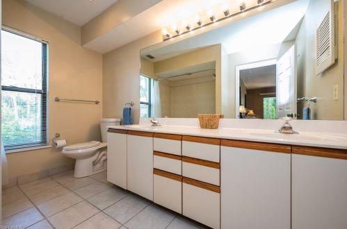 505 Courtside Dr, Naples FL 34105-7170 exterior