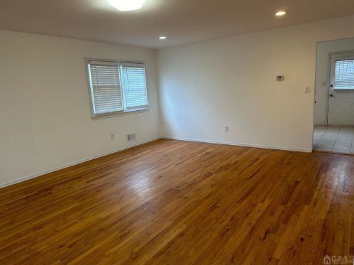 18 Exeter Ave, Edison NJ  08817-4904 exterior