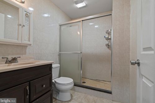 1336 Girard Ave, Philadelphia PA 19122-4212 exterior