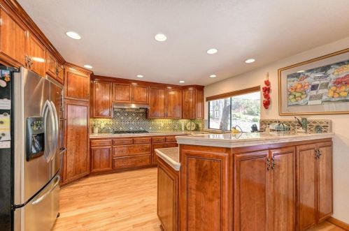 9811 Blue Lk Dr, Folsom CA 95630-1909 exterior