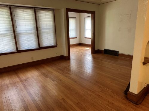 6424 Locust St, Milwaukee, WI 53210-1347