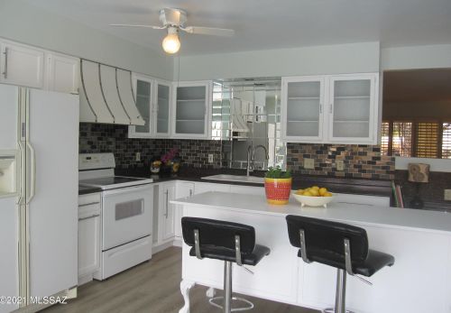 735 Abrego Dr, Green Valley AZ 85614-3637 exterior