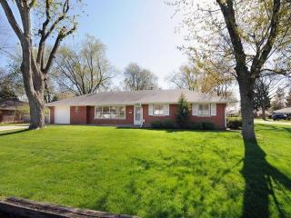 943 Pennsylvania Ave, Aurora, IL 60506-2320