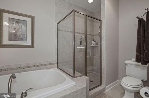 720 Bracey Ln, Alexandria VA  22314-6245 exterior