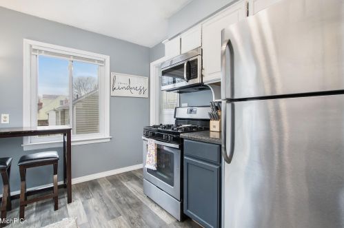 822 Royal Oak St, Wyoming MI exterior