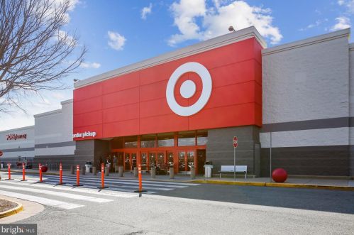 5823 Monticello Rd, Alexandria VA 22303-1302 exterior