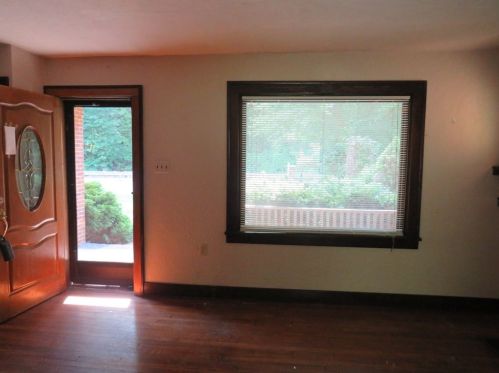 2634 Library Rd, Pittsburgh PA 15234-3107 exterior