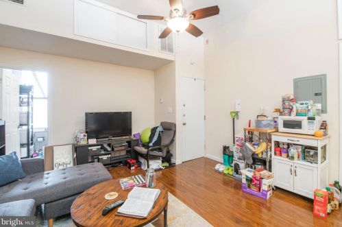 1821 Broad St, Philadelphia PA 19146-2232 exterior