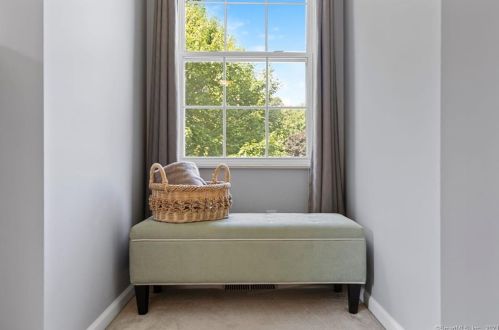 12 Canterbury Ln, Windsor CT 06095-2064 exterior