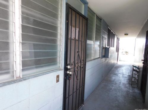 1103 Kokea St, Honolulu HI  96817-3482 exterior