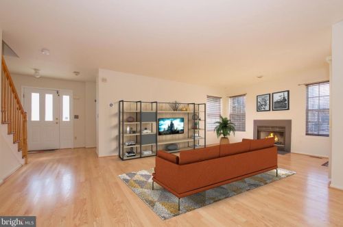 362 Bowler Ct, Piscataway NJ 08854-6649 exterior