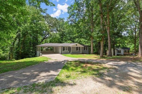 5496 Davis Dr, Austell GA 30106-7915 exterior