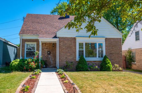 6517 Clarke St, Milwaukee, WI 53213-1414