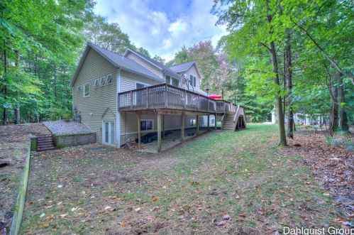 1626 Orshal Rd, Meskegon MI 49445-8804 exterior