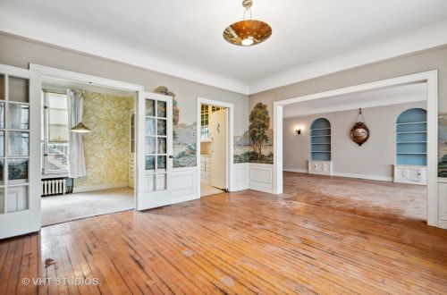 7541 Oakley Ave, Chicago IL 60645-1911 exterior