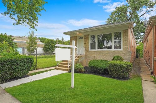 7350 Seeley Ave, Chicago, IL 60645-2307