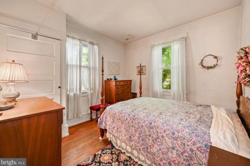 41 Chapel Ave, Camden NJ 08109-5143 exterior