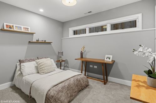 3621 Hermitage Ave, Chicago IL 60613-3507 exterior