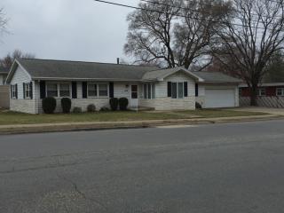 2104 Willow St, Pekin, IL 61554-3048