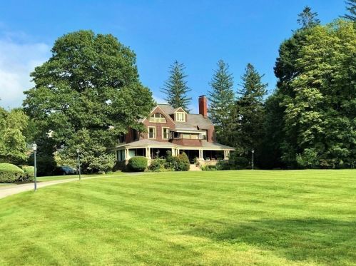 156 Chestnut St, North Andover MA  01845-5241 exterior