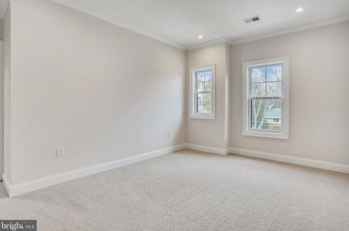 6811 Dillon Ave, Mc Lean VA 22101-4401 exterior