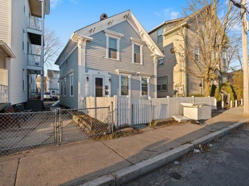 33 Pleasant St, Woonsocket, RI 02895-5136