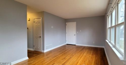 40 Paul St, Edison NJ  08817-4309 exterior