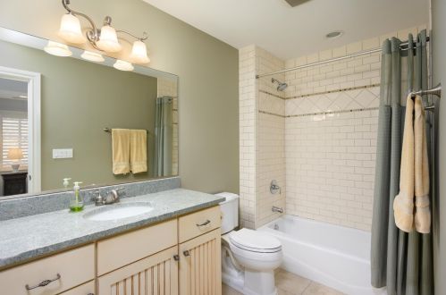 562 Linden Ave, Elmhurst IL 60126-4029 exterior