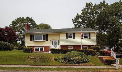 13 Whispering Hill Rd, Woburn, MA 01801-4781