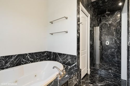 3705 Magnolia Ave, Chicago IL 60660-1496 exterior