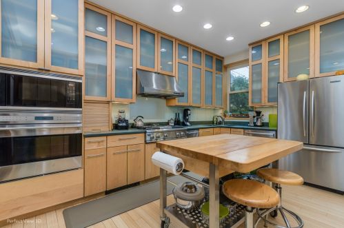 5533 Dorchester Ave, Chicago IL 60637-1720 exterior