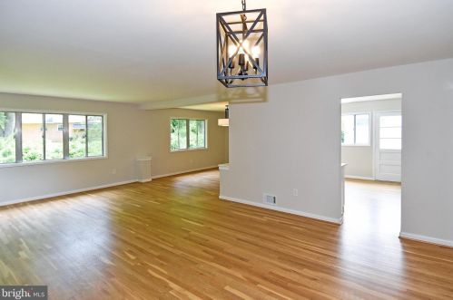 2879 Glenora Ln, Rockville MD 20850-3055 exterior