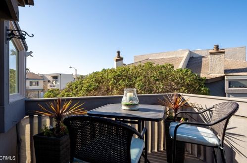 4534 Ln Brea St, Oxnard CA 93035-3931 exterior