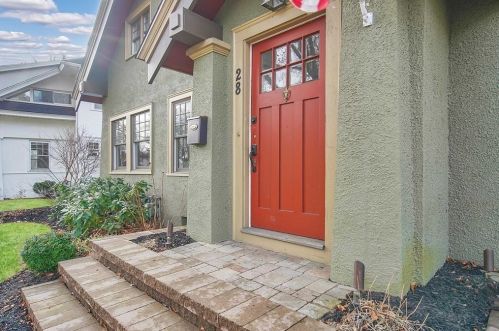 28 Park Ave, Springfield, MA 01106-1129