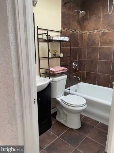 4029 Dungan St, Philadelphia PA 19124-5316 exterior