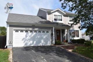 1201 Lone Oak Trl, Aurora, IL 60506-1392
